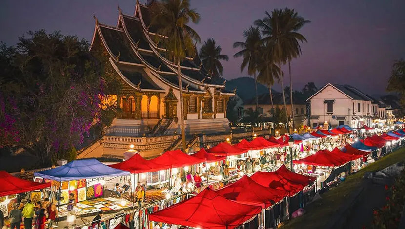 Mount-Phousi-night-market